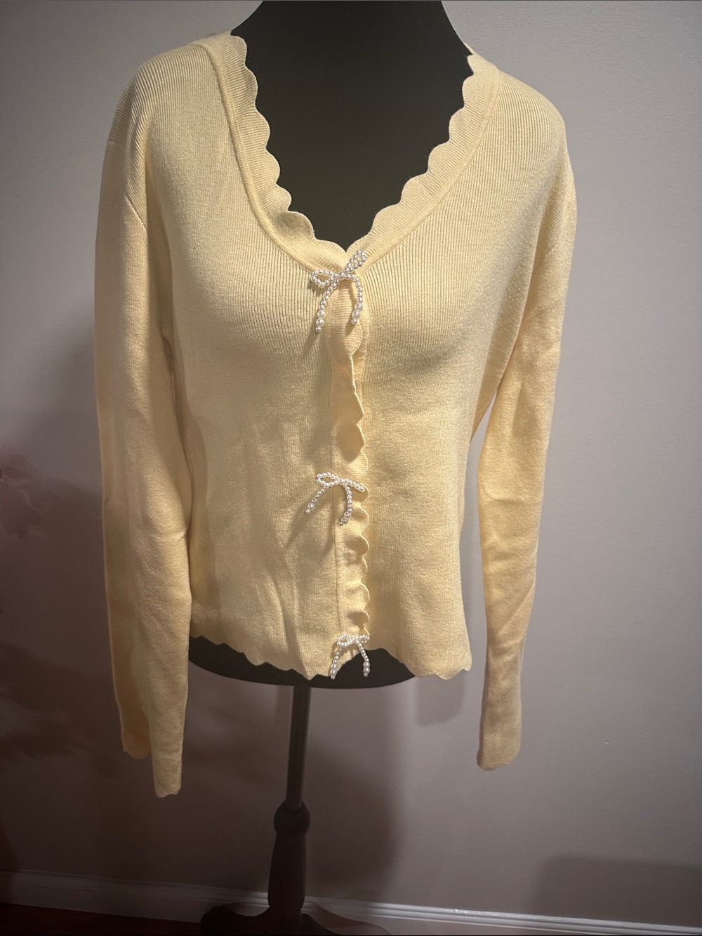 Skies Are Blue Pale Yellow Scalloped V-Neck Cardigan